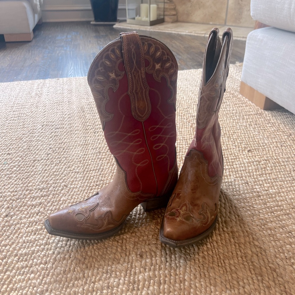 Women’s two toned leather cowboy boots